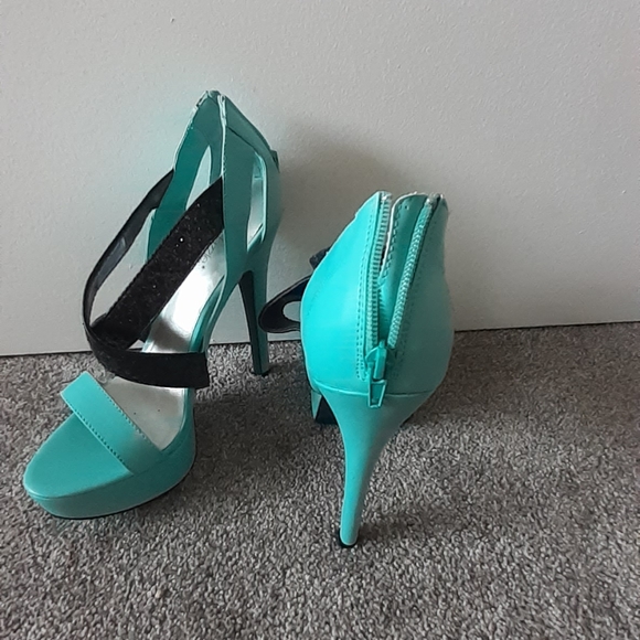 Shoes - Picture 1 of 1